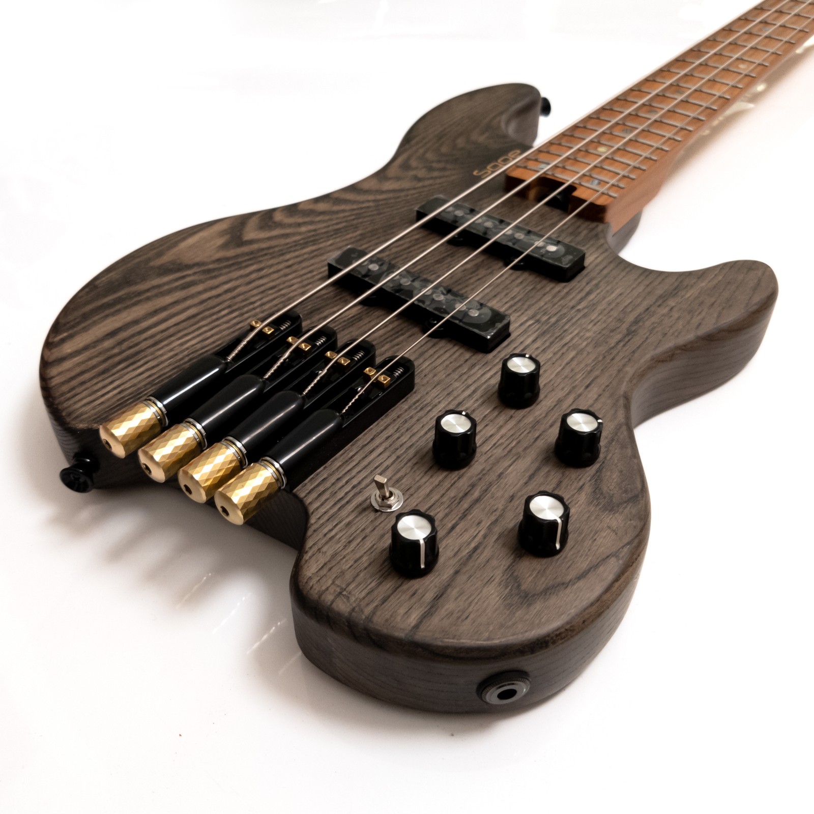Bass Guitar Fretless - Headless 4-snarige basgitaar, essenhouten body, geroosterde