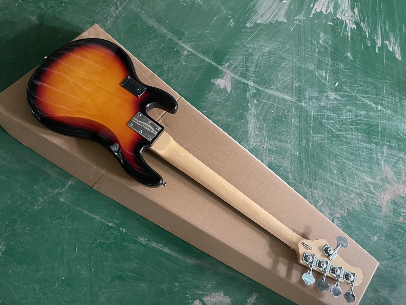 5-snarige zonsondergang basgit - Bass Guitar Fretless recensie en prijs