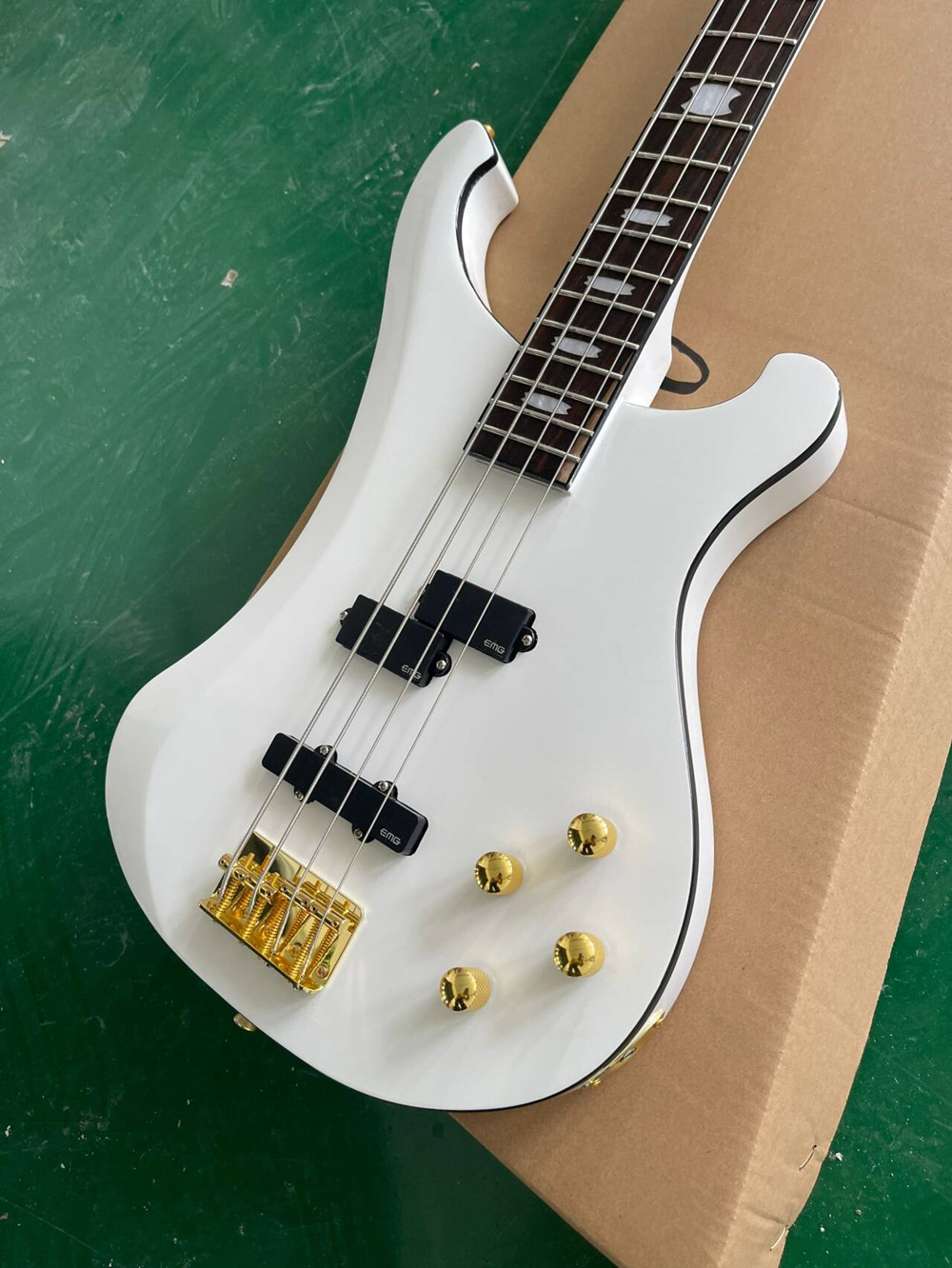 Witte 4-snarige elektrische ba - Bass Guitar Fretless recensie en prijs