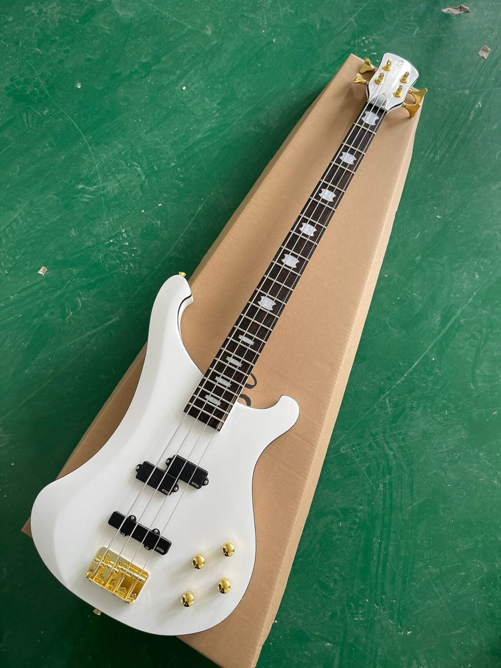 Witte 4-snarige elektrische ba - Bass Guitar Fretless recensie en prijs