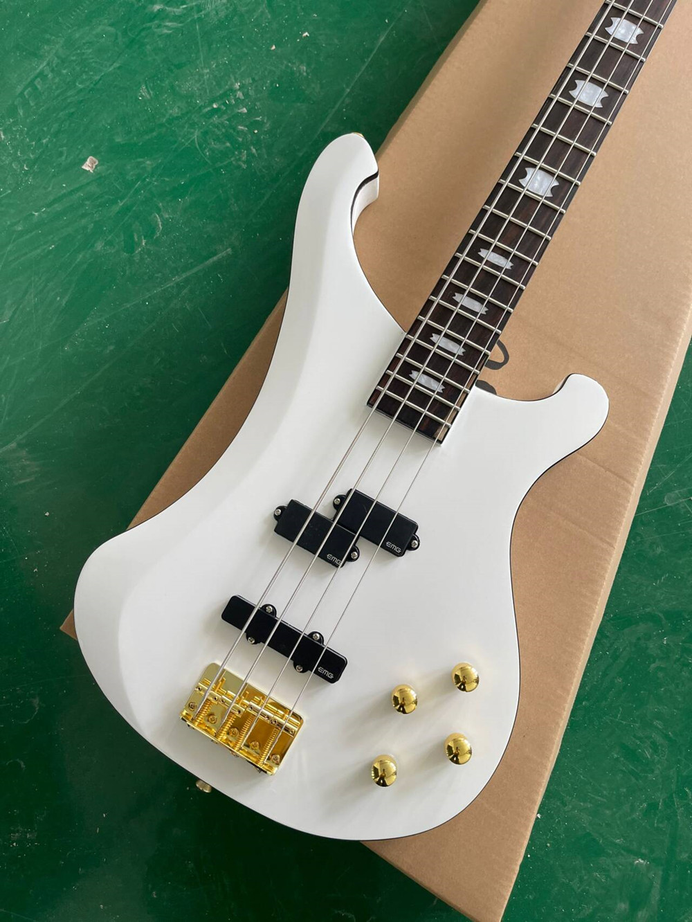 Witte 4-snarige elektrische ba - Bass Guitar Fretless recensie en prijs